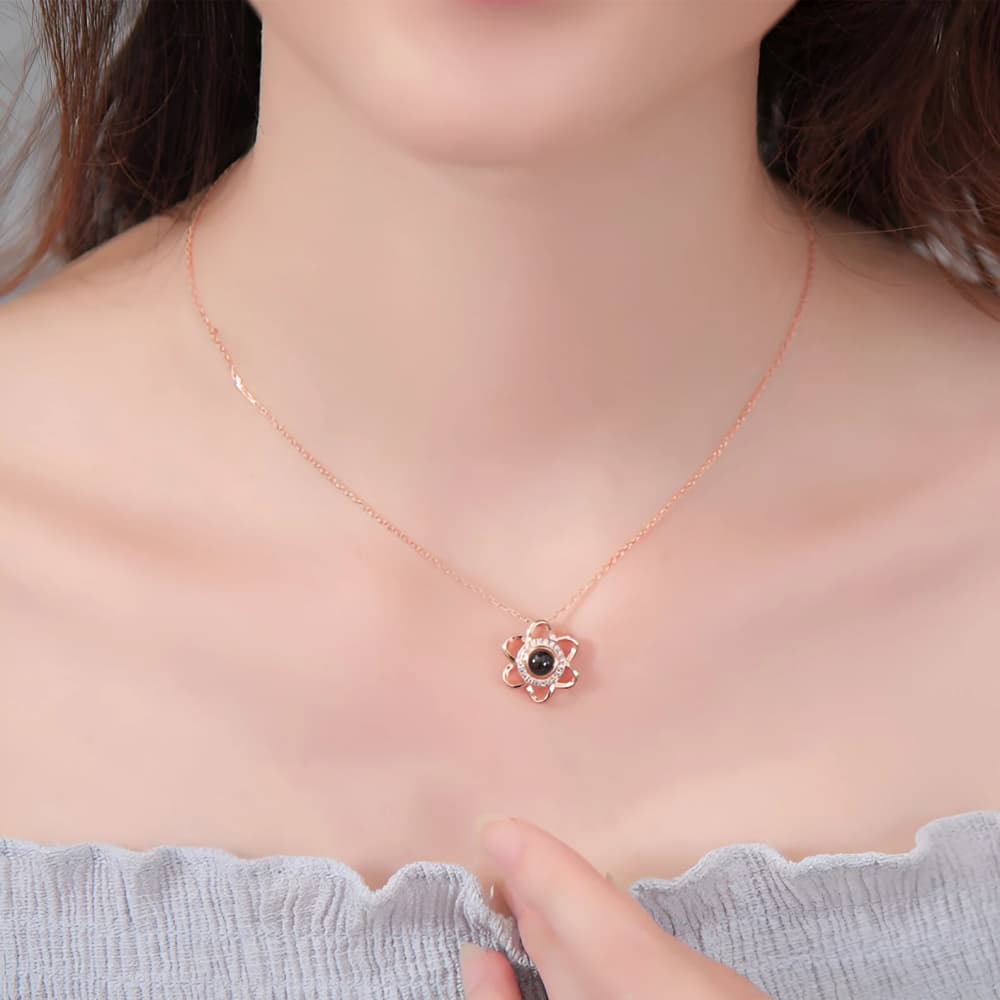 Blooming Memory – Custom Pet Photo Projection Necklace